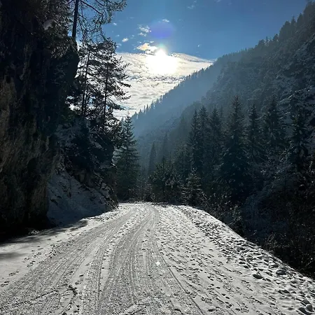 Piste & Terrace - With Parking