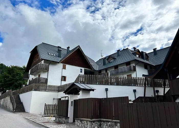 Piste & Terrace - With Parking Lägenhet *